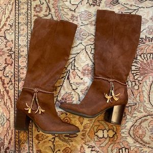 A2 by Aerosole heeled brown suede boots size 7
